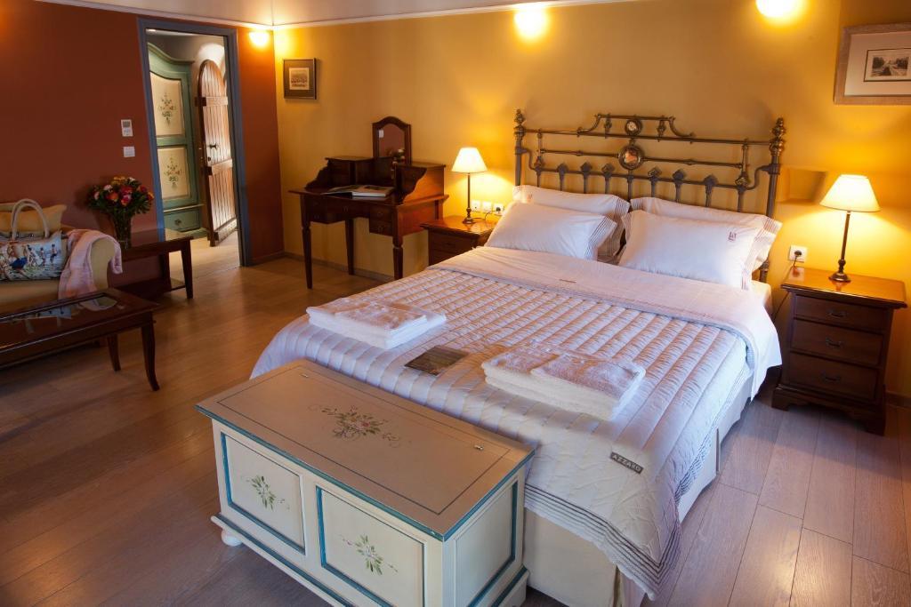 Hotel Mavromichalai Liménion Habitación foto