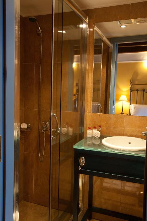 Hotel Mavromichalai Liménion Habitación foto