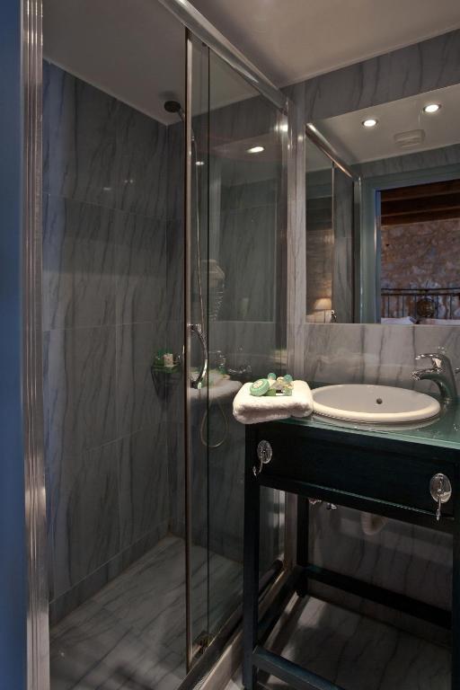 Hotel Mavromichalai Liménion Habitación foto