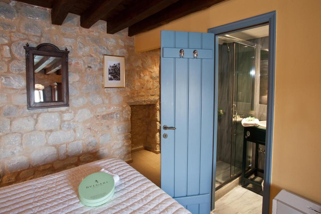Hotel Mavromichalai Liménion Habitación foto
