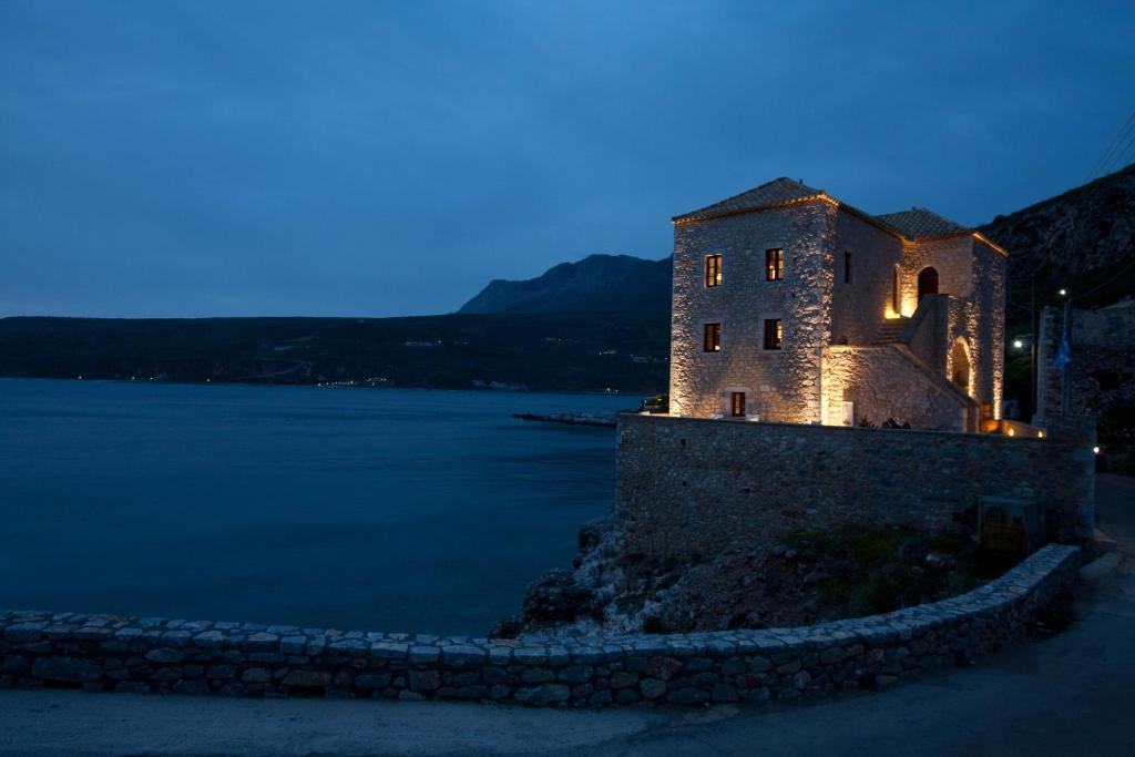 Hotel Mavromichalai Liménion Exterior foto